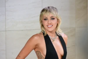 麦莉·赛勒斯(Miley Cyrus)2007-2023年发行专辑、精选辑、单曲合集[无损FLAC/7.60GB]百度云盘打包下载