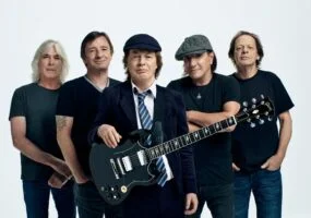 AC/DC（意为交流电/直流电）摇滚乐团1974-2020年发行专辑、精选辑、单曲合集[无损FLAC/95.3GB]百度云盘打包下载