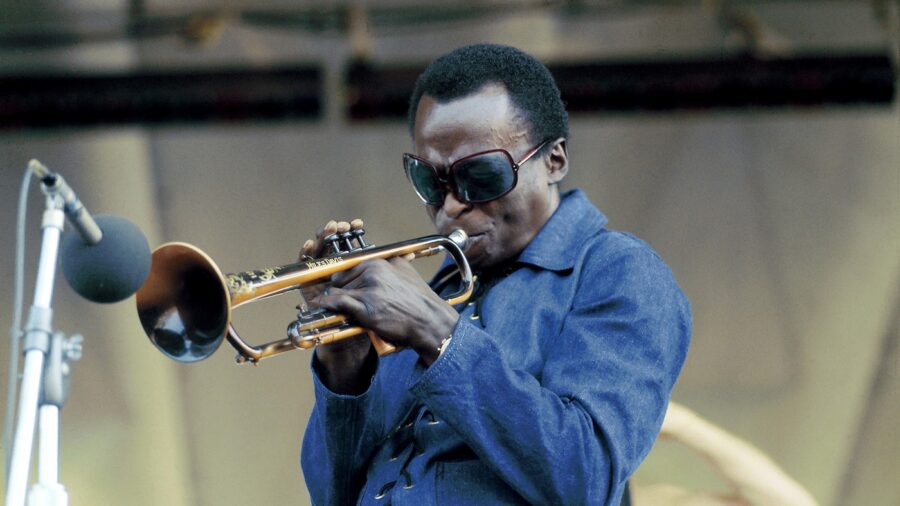 美国的爵士音乐家Miles Davis(迈尔斯・戴维斯)1949-2023年发行专辑、精选辑、现场辑合集[无损FLAC/149GB]百度云盘打包下载 影音资源 第1张