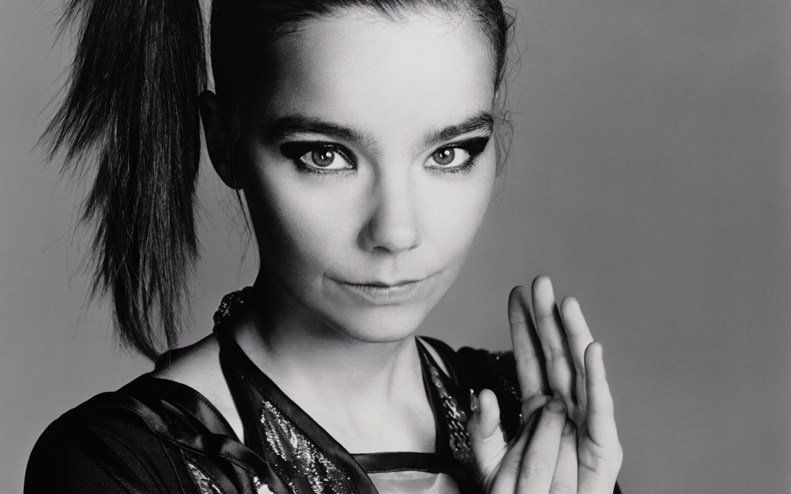 冰岛创作歌手Björk(比约克)1993-2022发行专辑、单曲、现场辑合集[无损FLAC/11.9GB]百度云盘打包下载 影音资源 第2张