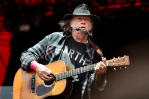 加拿大创作型摇滚歌手Neil Young(尼尔·杨)1968-2023年发行专辑、现场辑、精选辑合集[无损FLAC/137GB]百度云盘打包下载
