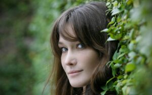 法国女歌手Carla Bruni(卡拉·布吕尼)2002-2024年发行专辑、合辑、EP、单曲[无损FLAC/2.25GB]百度云盘打包下载