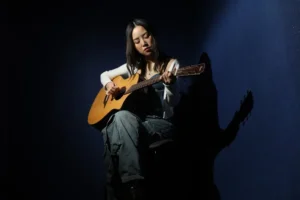 中国香港创作女歌手Kiri T(谢晓盈)2015-2025年发行专辑、单曲、EP合集[无损FLAC/2.24GB]百度云盘打包下载