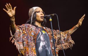 美国创作歌手Erykah Badu(埃丽卡‧巴杜)1997-2025年发行专辑、EP、现场辑、单曲合集[无损FLAC/5.53GB]百度云盘打包下载